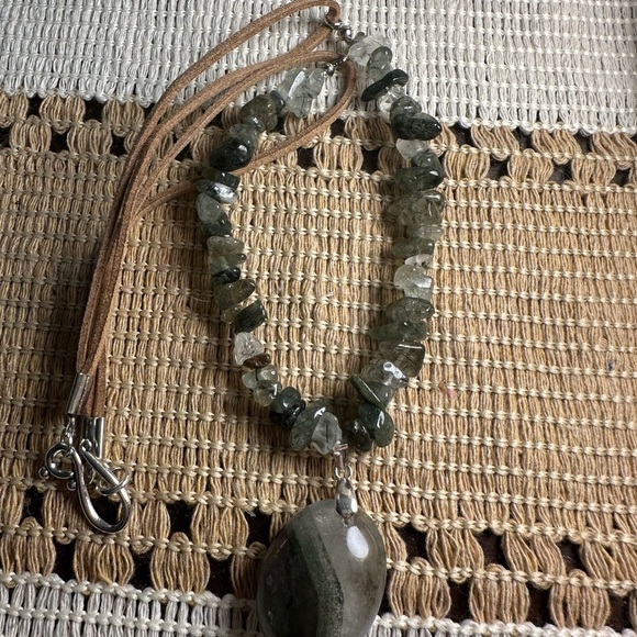 Garden Quartz Oval Pendant with Garden Quartz Chips Beads Faux Leather Necklace - Picture 12 of 16